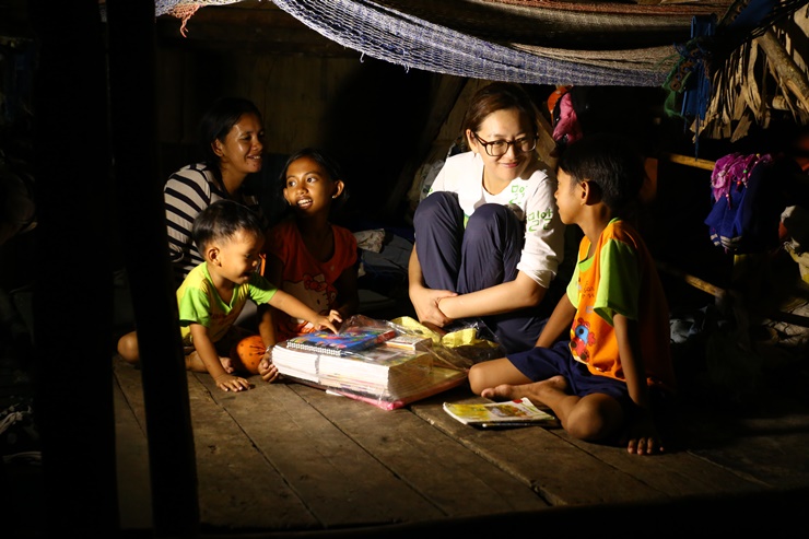 Actress Jung Suyoung’s story of Cambodian children living in a poor village